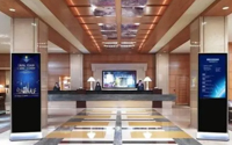 為什么現(xiàn)在很多售樓部的易拉寶都被液晶廣告機(jī)所取代？